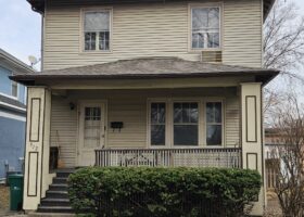 American Foursquare 4 bedroom Oak Park home